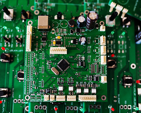 Solución de empaque DIP-8: Flujo de proceso completo, equipos y control de calidad para empaque doble en línea.
